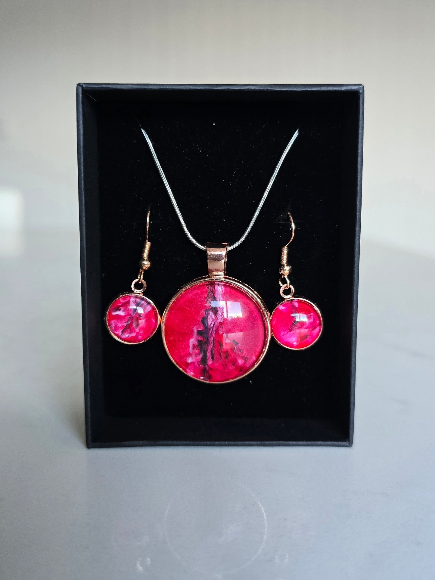 Poppy - Recycled Paint Pour Jewellery Set – One of a Kind Stainless Steel Necklace & Earrings - Rose Gold