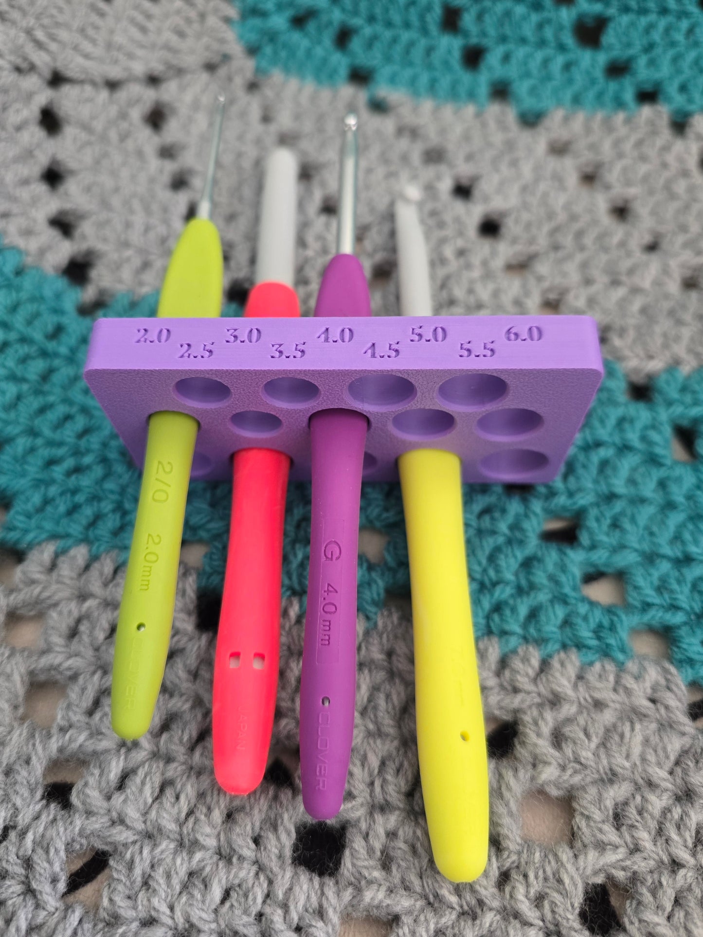 Yarn bowl and crochet hook organiser