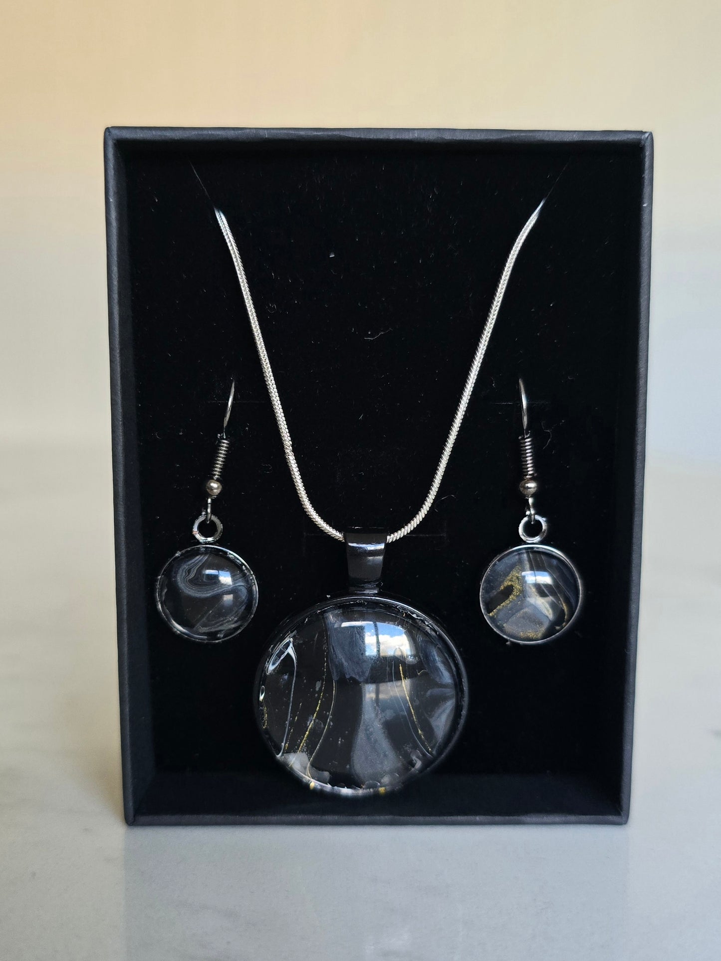 Recycled Paint Pour Jewellery Set – One of a Kind Stainless Steel Necklace & Earrings