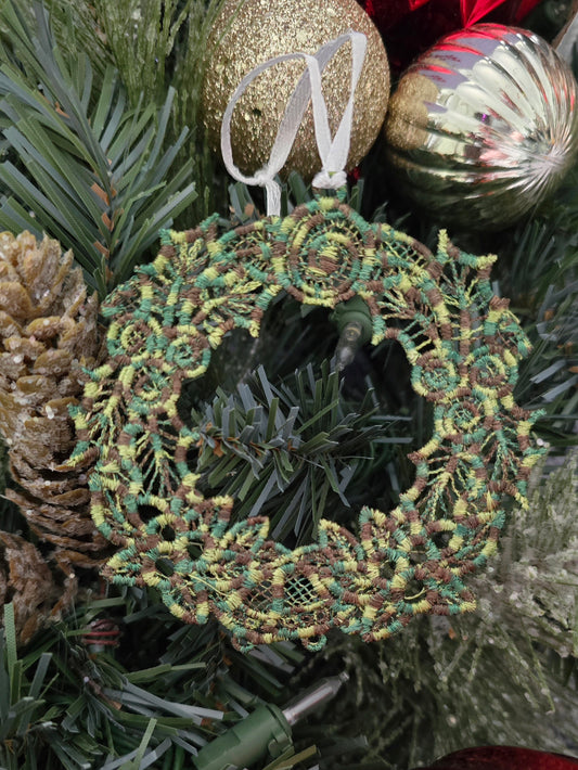 Wreath Lace Christmas ornament with satin ribbon
