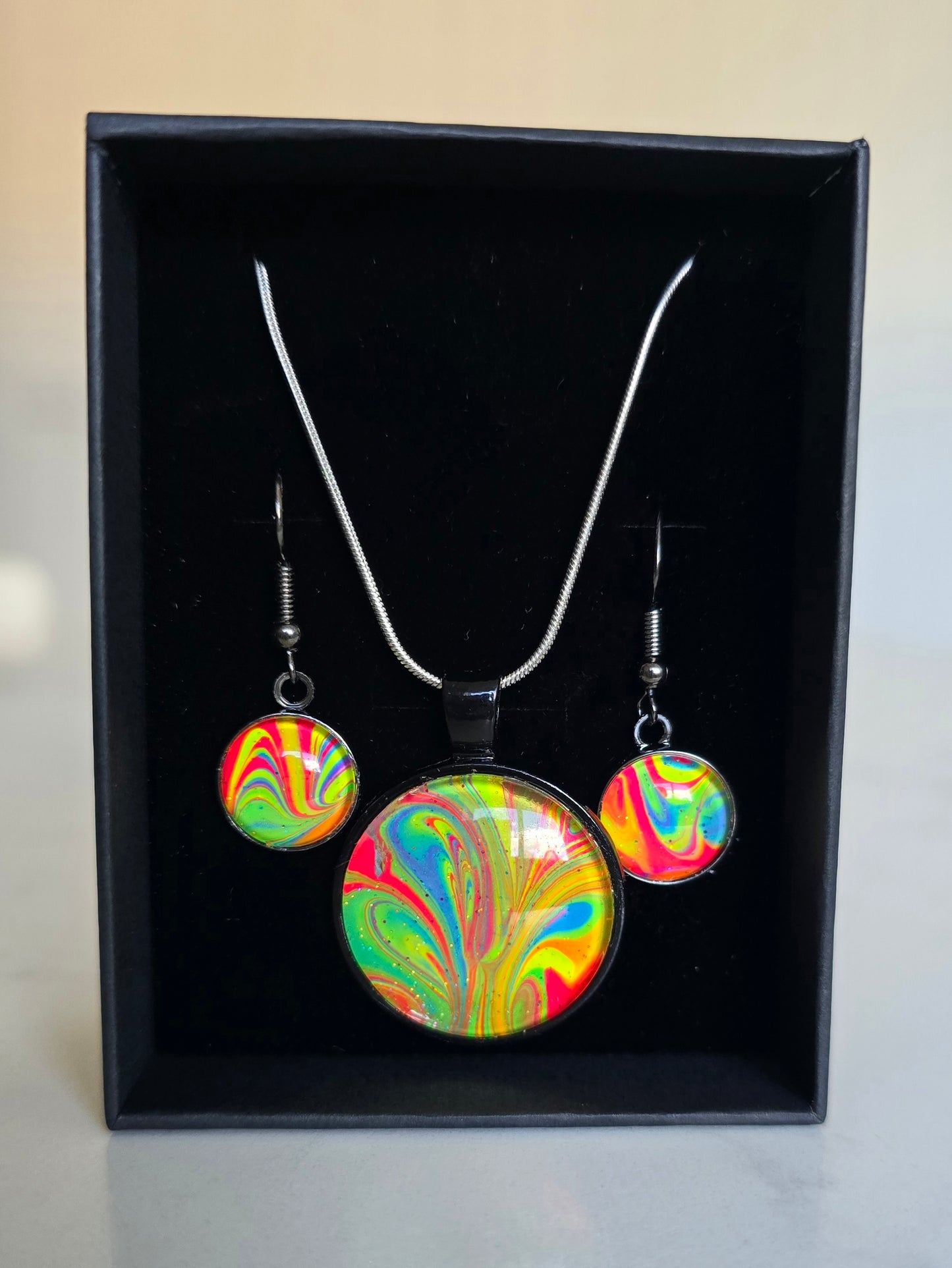 Recycled Paint Pour Jewellery Set – One of a Kind Stainless Steel Necklace & Earrings